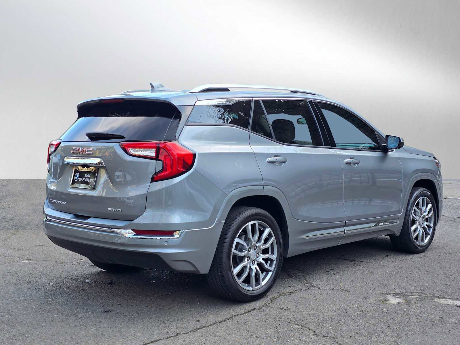 Used 2024 GMC Terrain Denali w/ Denali Premium Package image 3