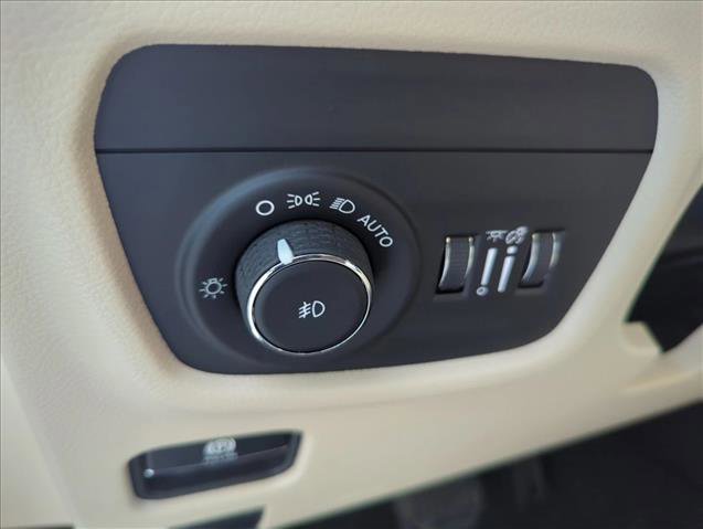 New 2026 Jeep Grand Cherokee Limited RWD image 16