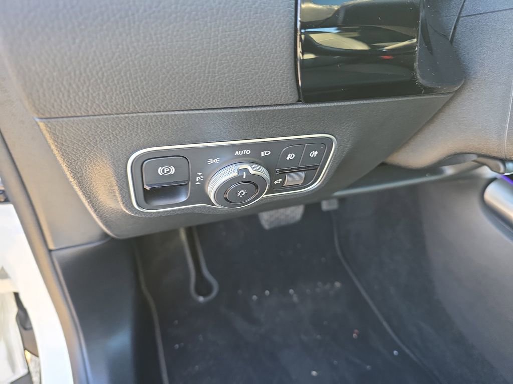 Certified 2025 Mercedes-Benz GLA 250 4MATIC image 24