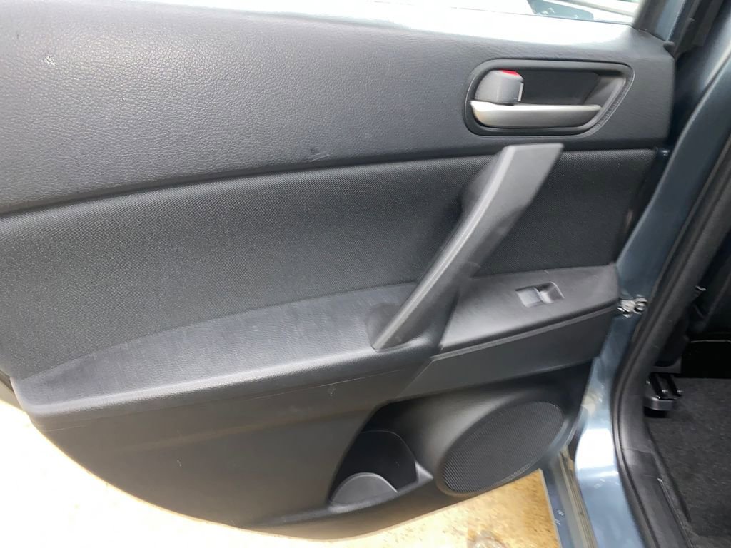 Used 2012 MAZDA MAZDA3 i Touring FWD image 16