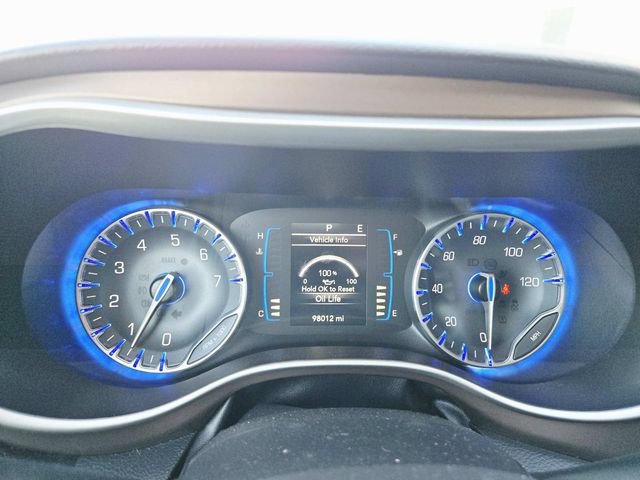 Used 2017 Chrysler Pacifica Touring-L FWD image 7