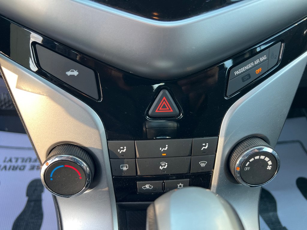 Used 2015 Chevrolet Cruze LT FWD image 30