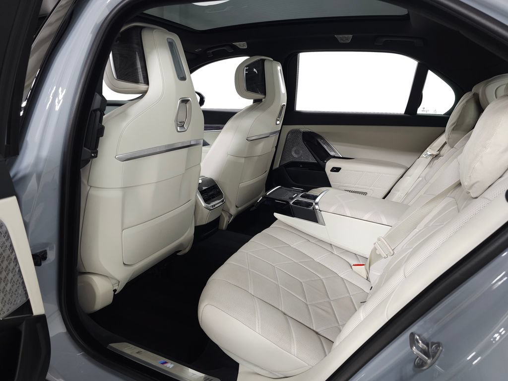 Used 2023 BMW 760i xDrive w/ Luxury Rear Seating Package AWD/4WD image 42