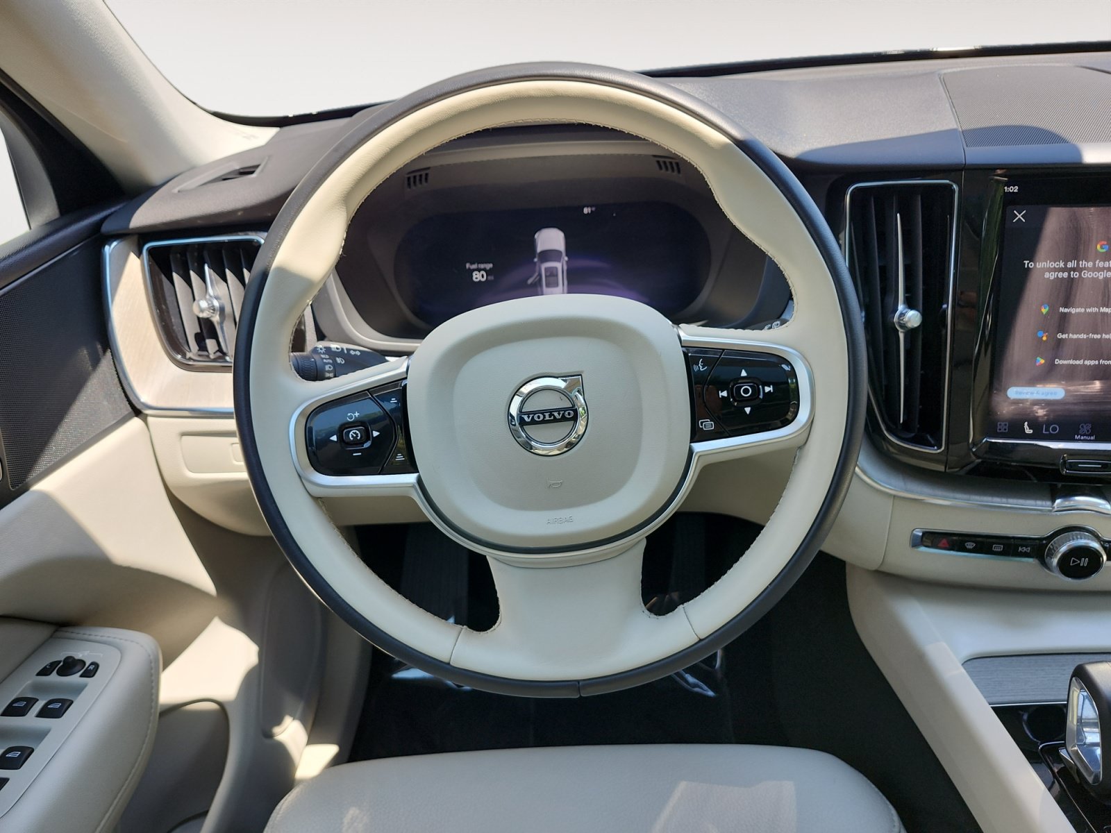 Used 2023 Volvo XC60 B5 Plus FWD image 12