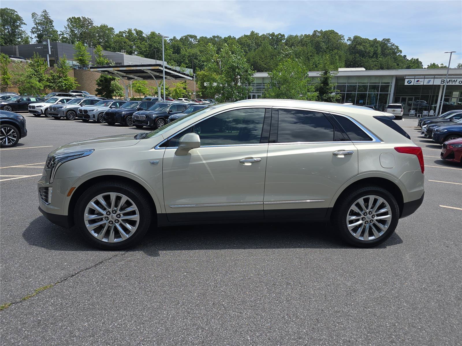 Used 2017 Cadillac XT5 Platinum AWD/4WD image 6