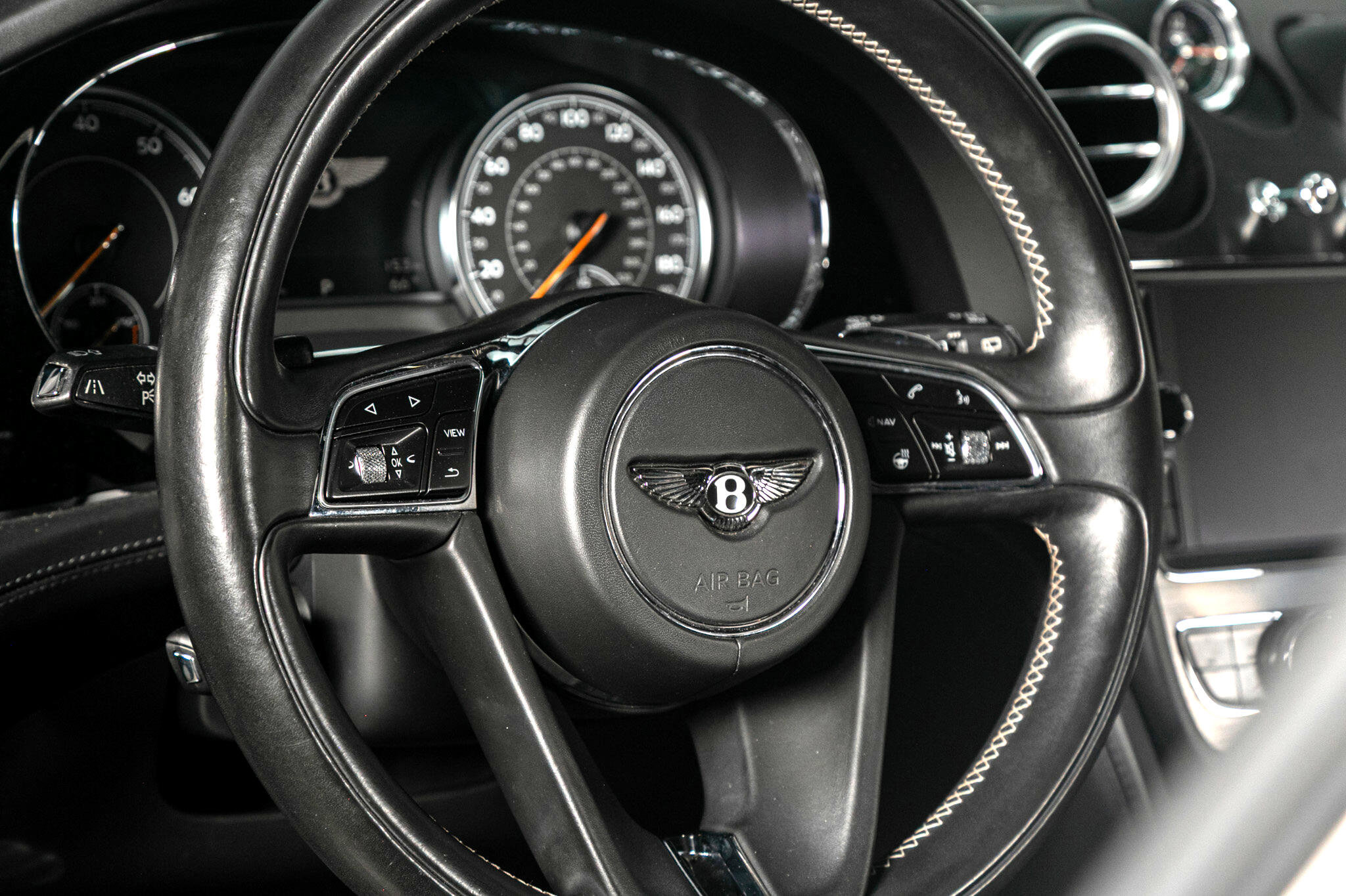 Used 2017 Bentley Bentayga image 36