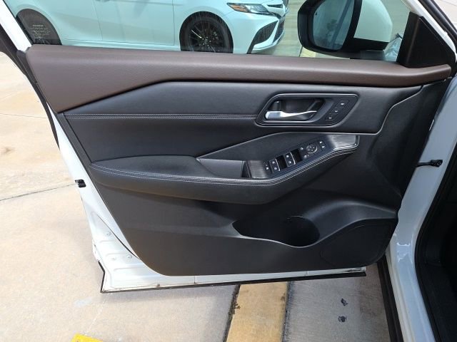 Used 2023 Nissan Rogue SL image 11