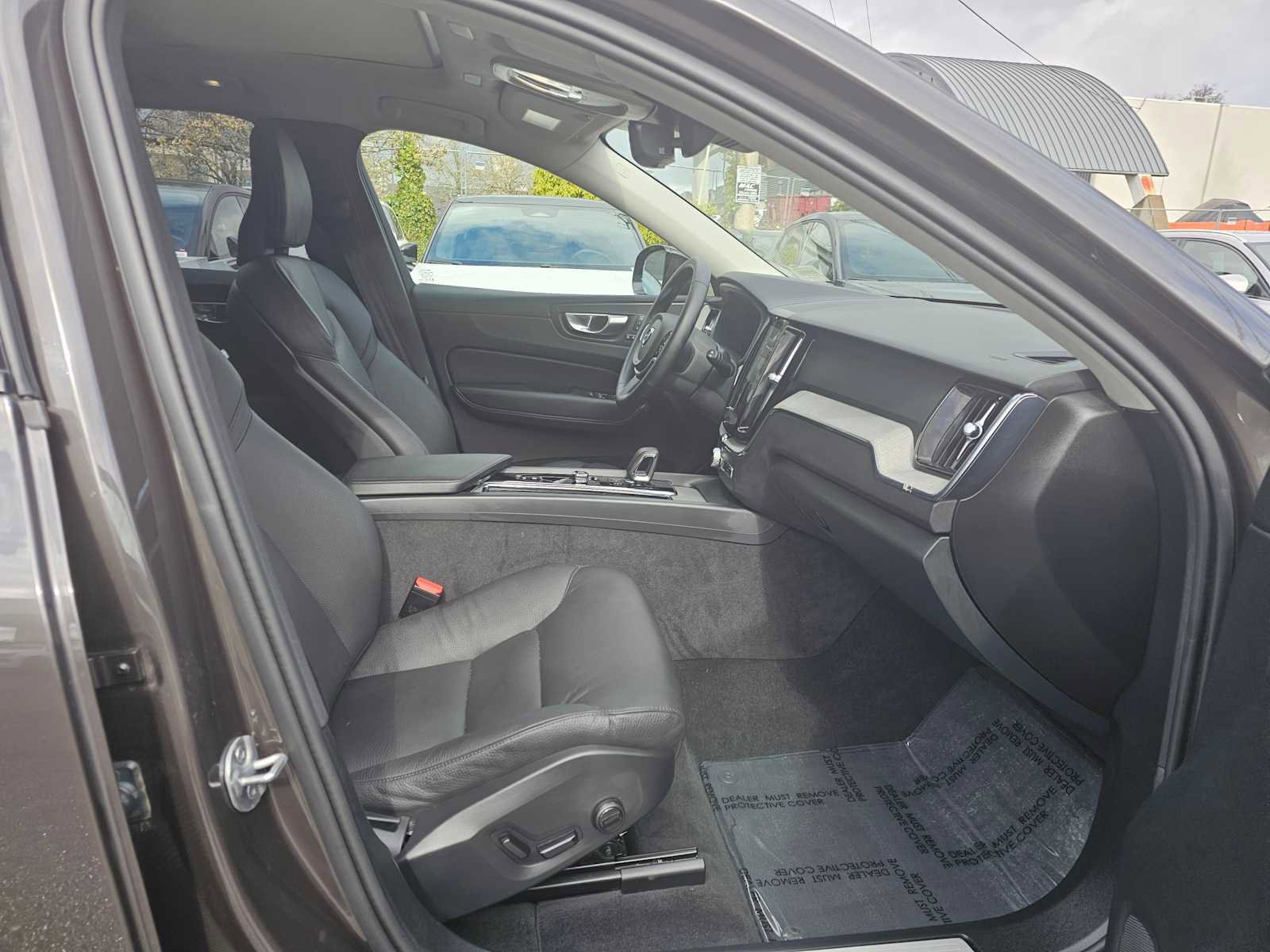 Certified 2025 Volvo XC60 B5 Plus image 11