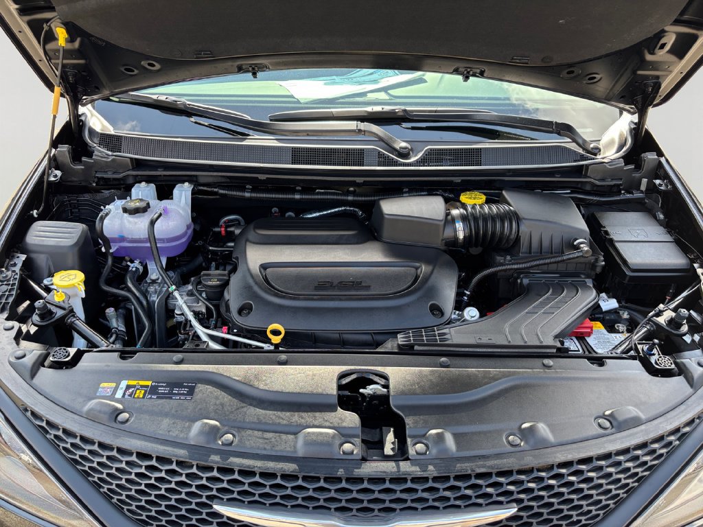 New 2027 Chrysler Pacifica LX FWD image 9