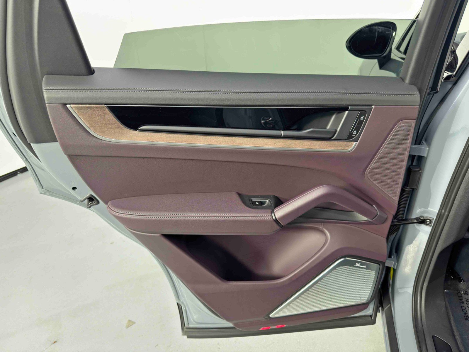 Used 2024 Porsche Cayenne Turbo AWD/4WD image 46