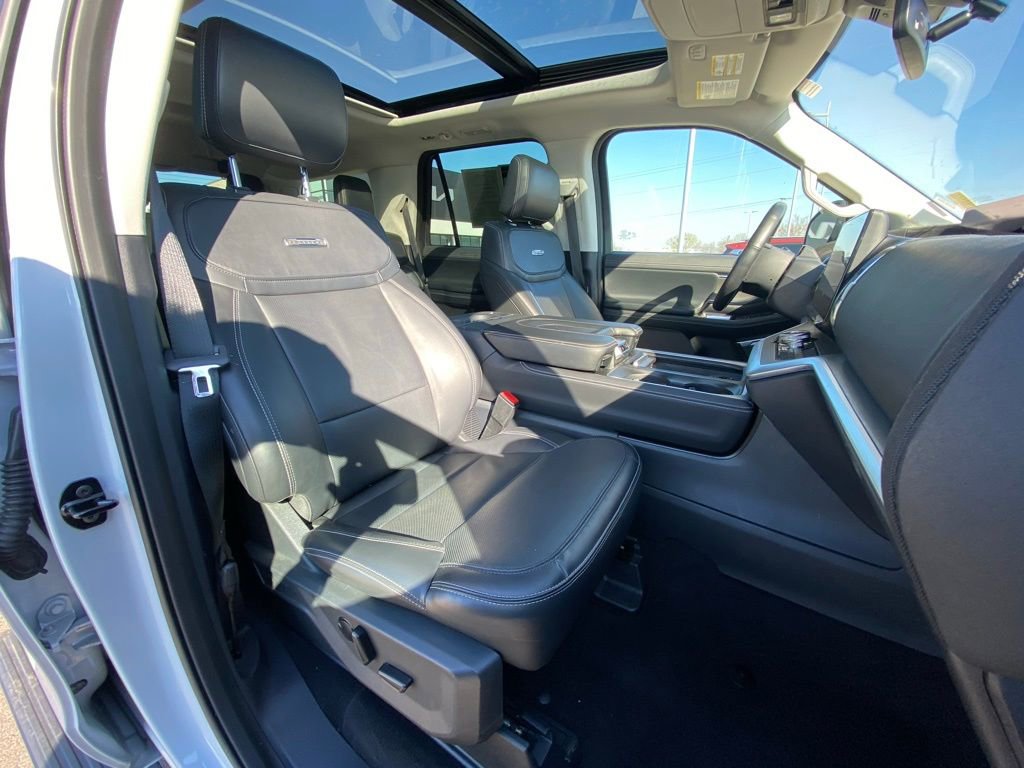 Used 2025 Ford Expedition Platinum image 33