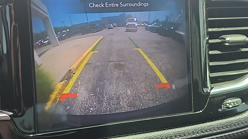 Used 2020 Chrysler Pacifica Limited FWD image 19