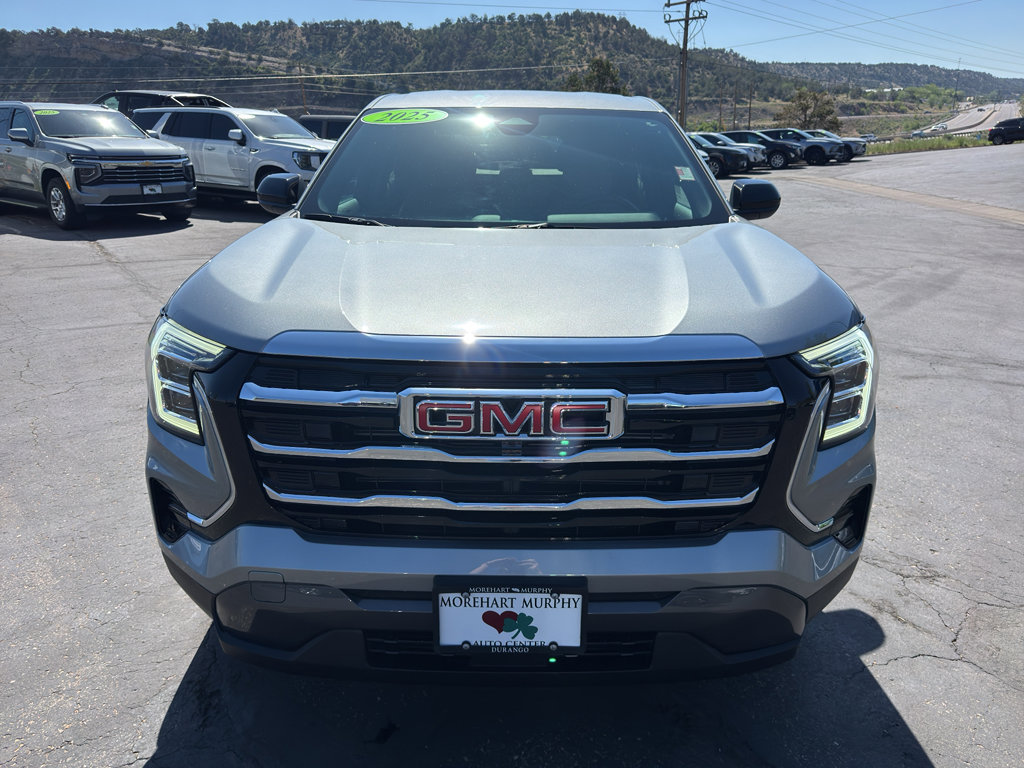 Used 2025 GMC Terrain Elevation AWD/4WD image 2
