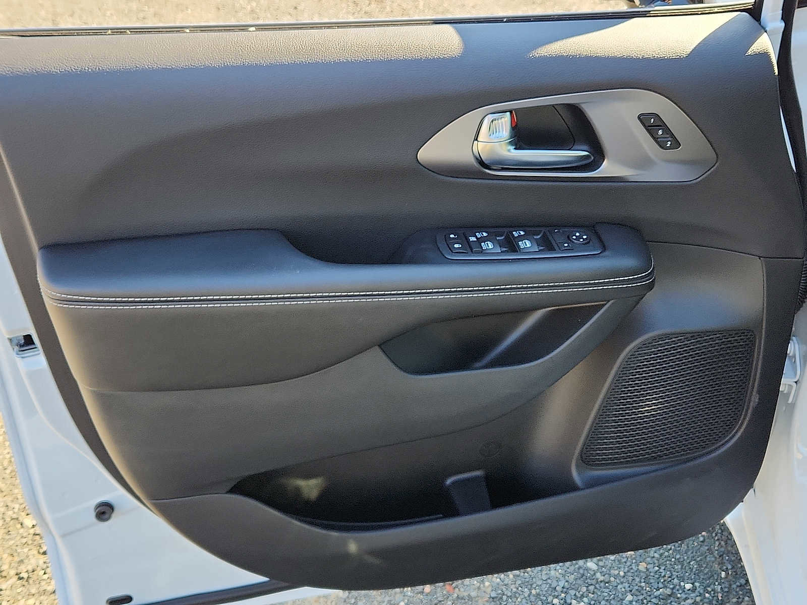 New 2026 Chrysler Pacifica Select image 8