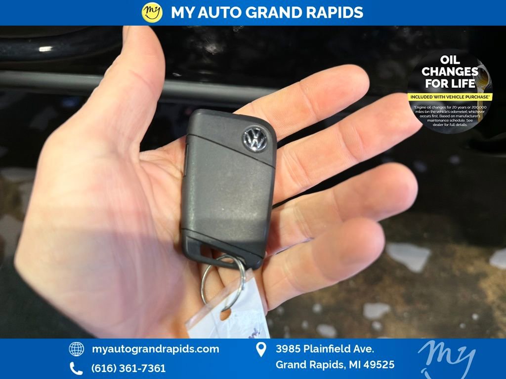 Used 2022 Volkswagen Atlas Cross Sport SE image 45