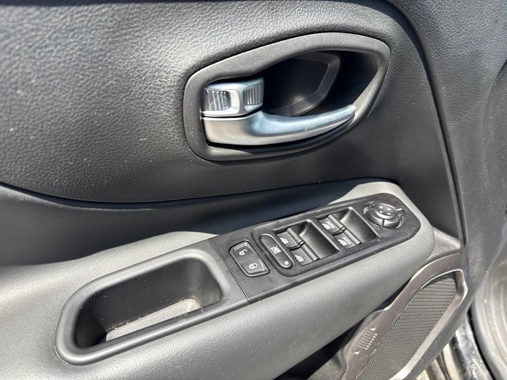 Used 2021 Jeep Renegade Limited AWD/4WD image 14