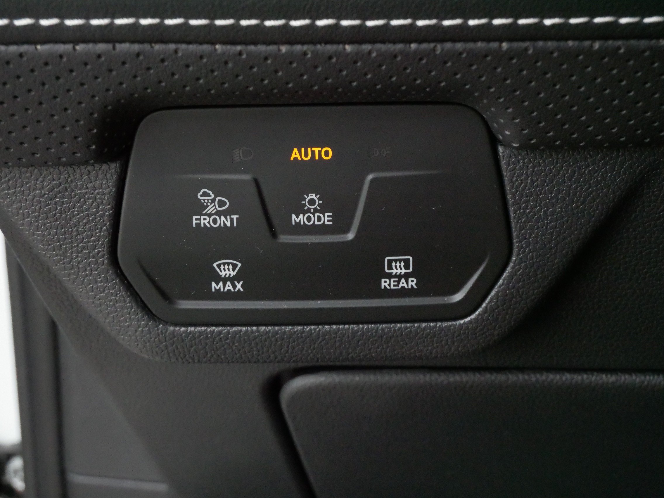 Certified 2024 Volkswagen Atlas Cross Sport SEL Premium R-Line AWD/4WD image 27