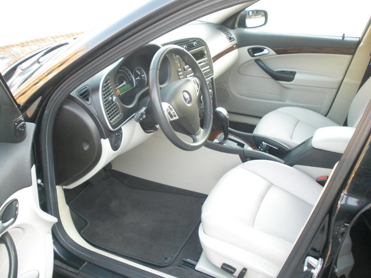 Used 2008 Saab 9-3 2.0T w/ Moonroof Package image 25