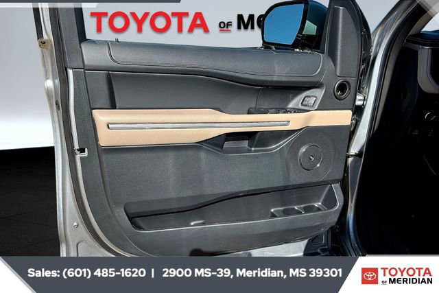 Used 2022 Ford Expedition Limited image 16