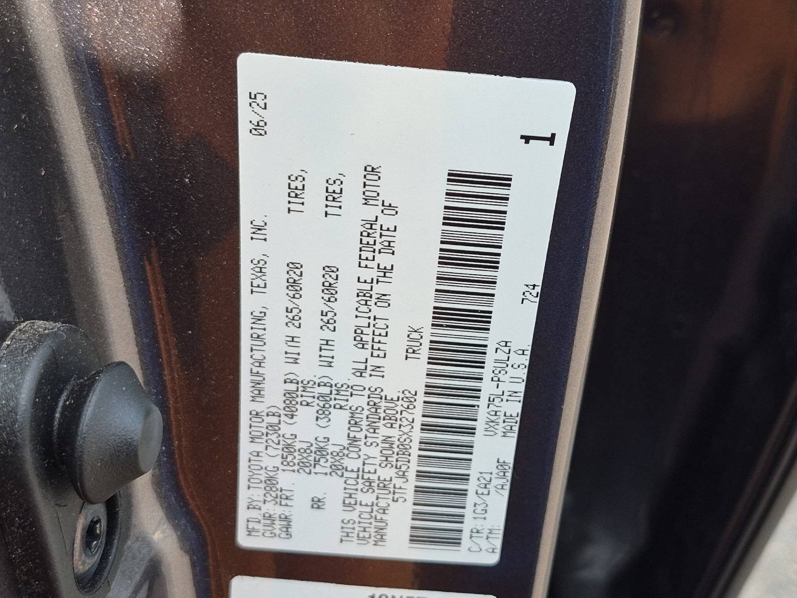 Used 2025 Toyota Tundra Limited AWD/4WD image 25