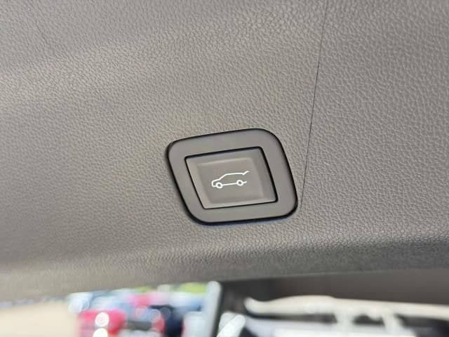 Used 2025 Chevrolet Tahoe High Country AWD/4WD image 10