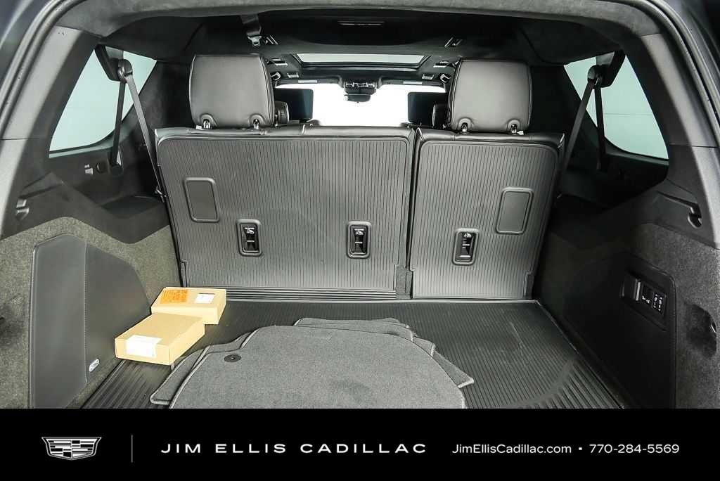 Used 2026 Cadillac Escalade ESV Platinum Sport w/ LPO, ONYX Package AWD/4WD image 31