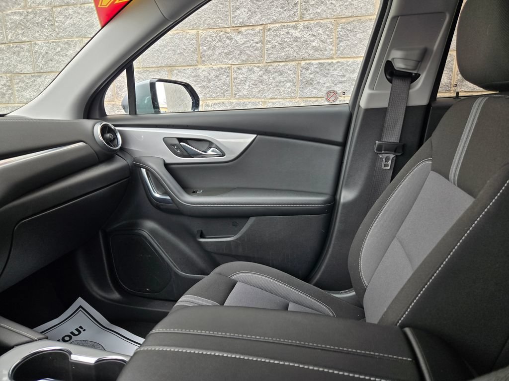 Used 2025 Chevrolet Blazer LT FWD image 31