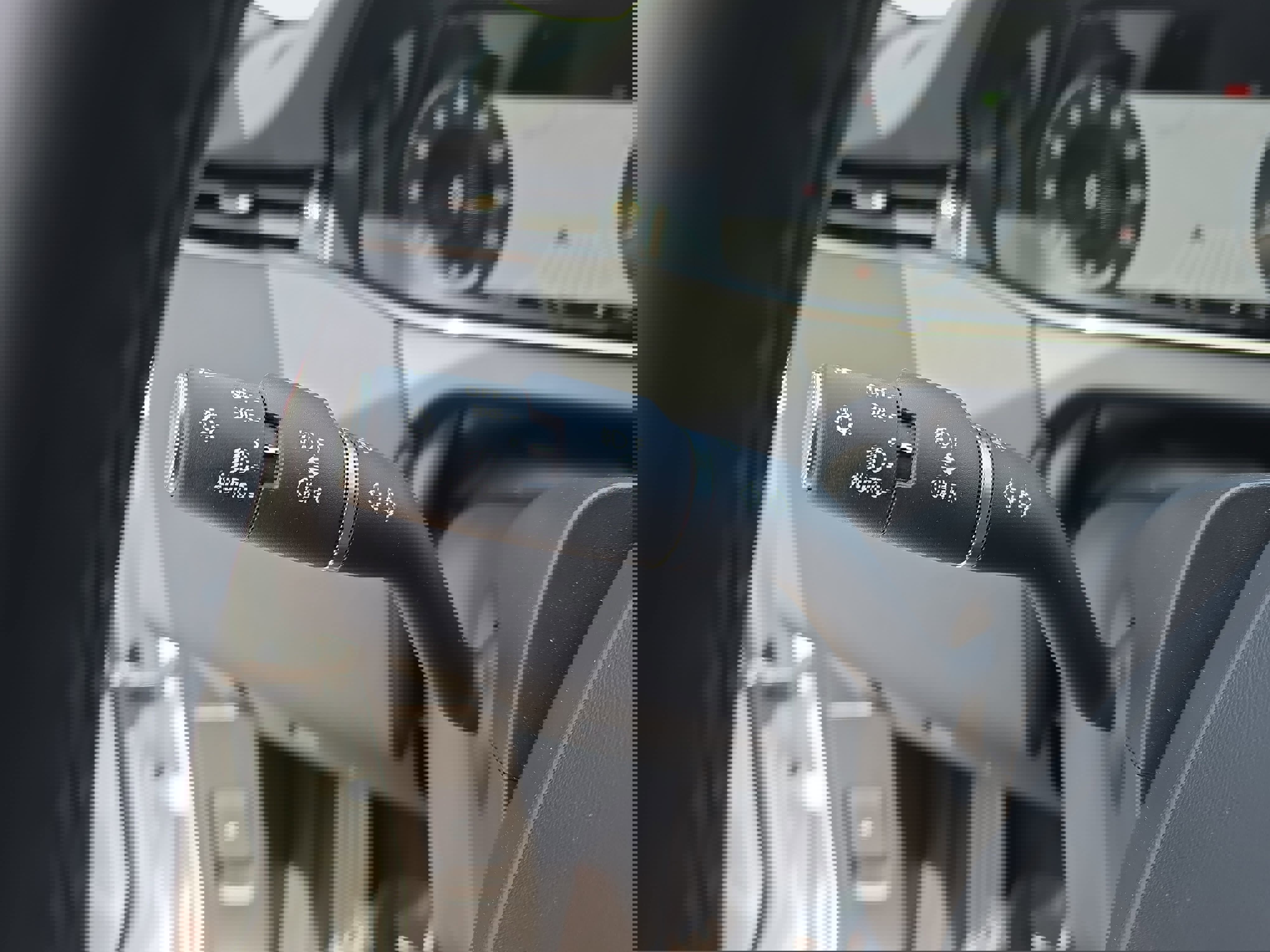 Certified 2025 Land Rover Range Rover Evoque Dynamic SE image 26