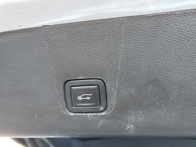 Used 2020 Chevrolet Traverse Premier image 36