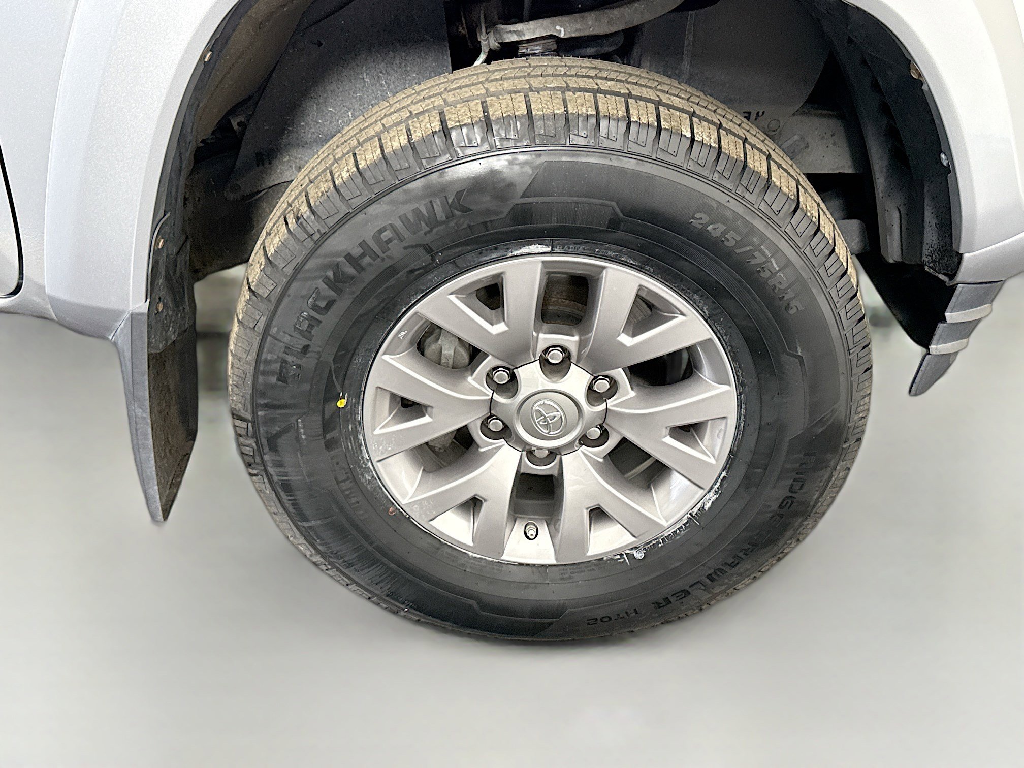 Used 2018 Toyota Tacoma SR5 w/ SR5 Appearance Package (SM) image 31