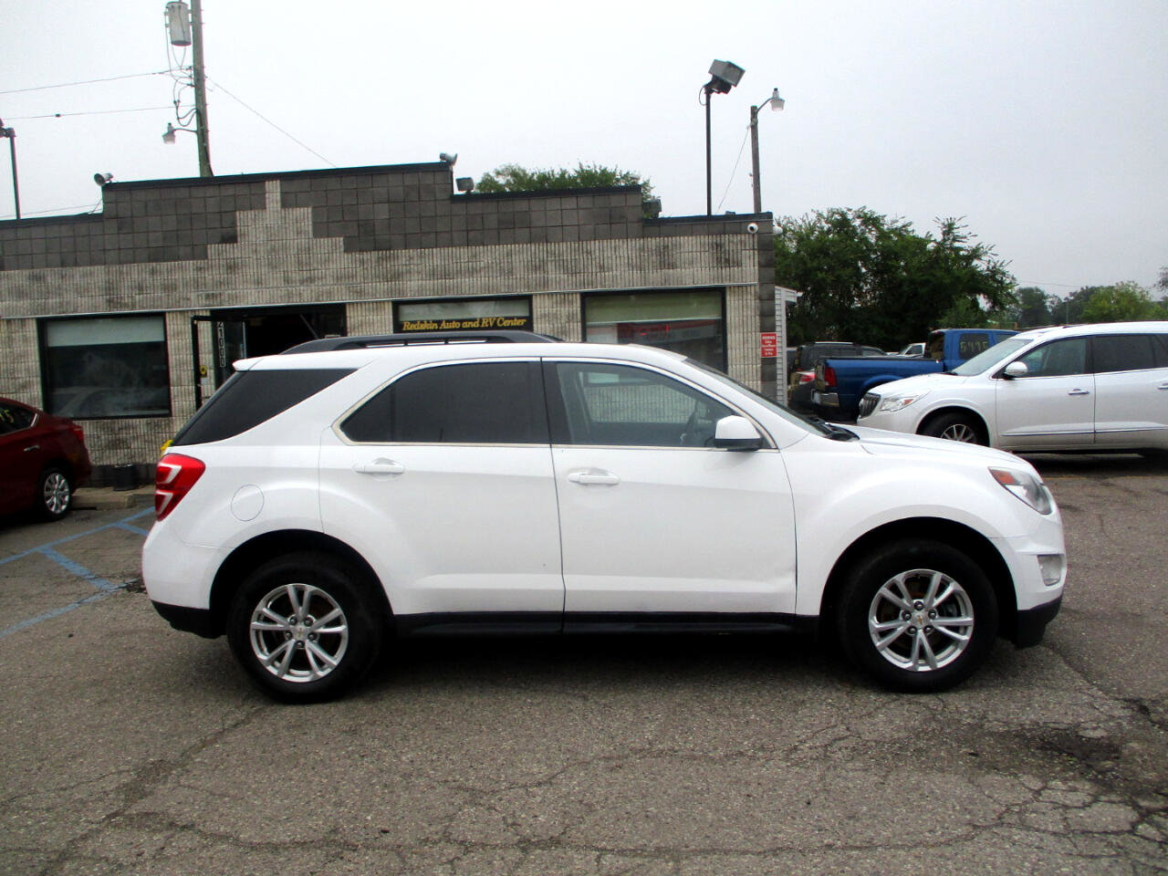 Used 2017 Chevrolet Equinox LT w/ Convenience Package image 2