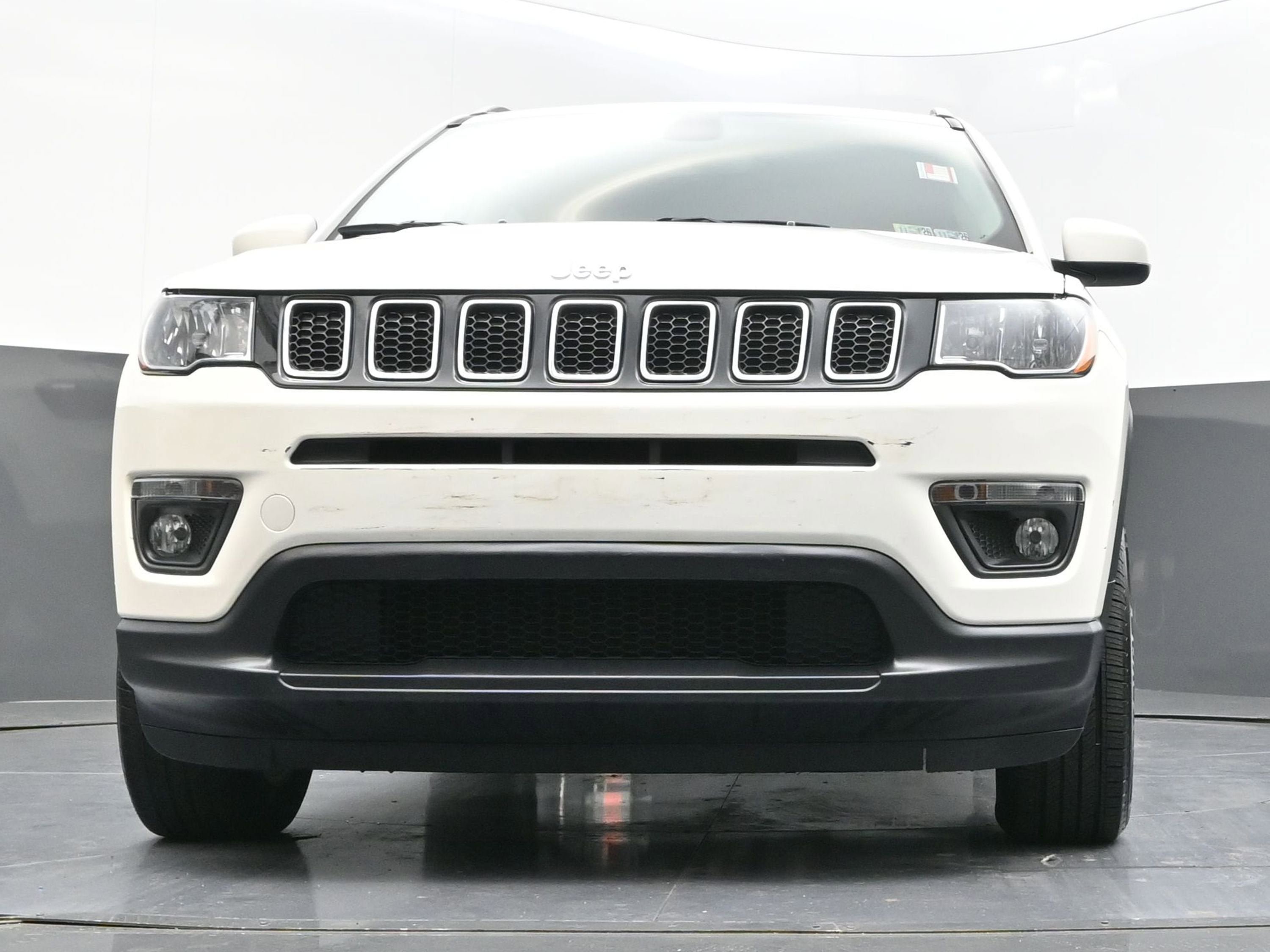 Used 2020 Jeep Compass Latitude w/ Cold Weather Group AWD/4WD image 38