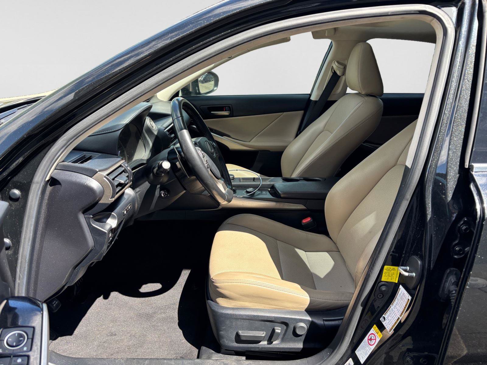 Used 2019 Lexus IS 300 w/ Premium Package RWD image 10
