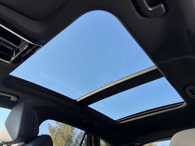 Used 2025 Mercedes-Benz GLC 300 4MATIC image 57