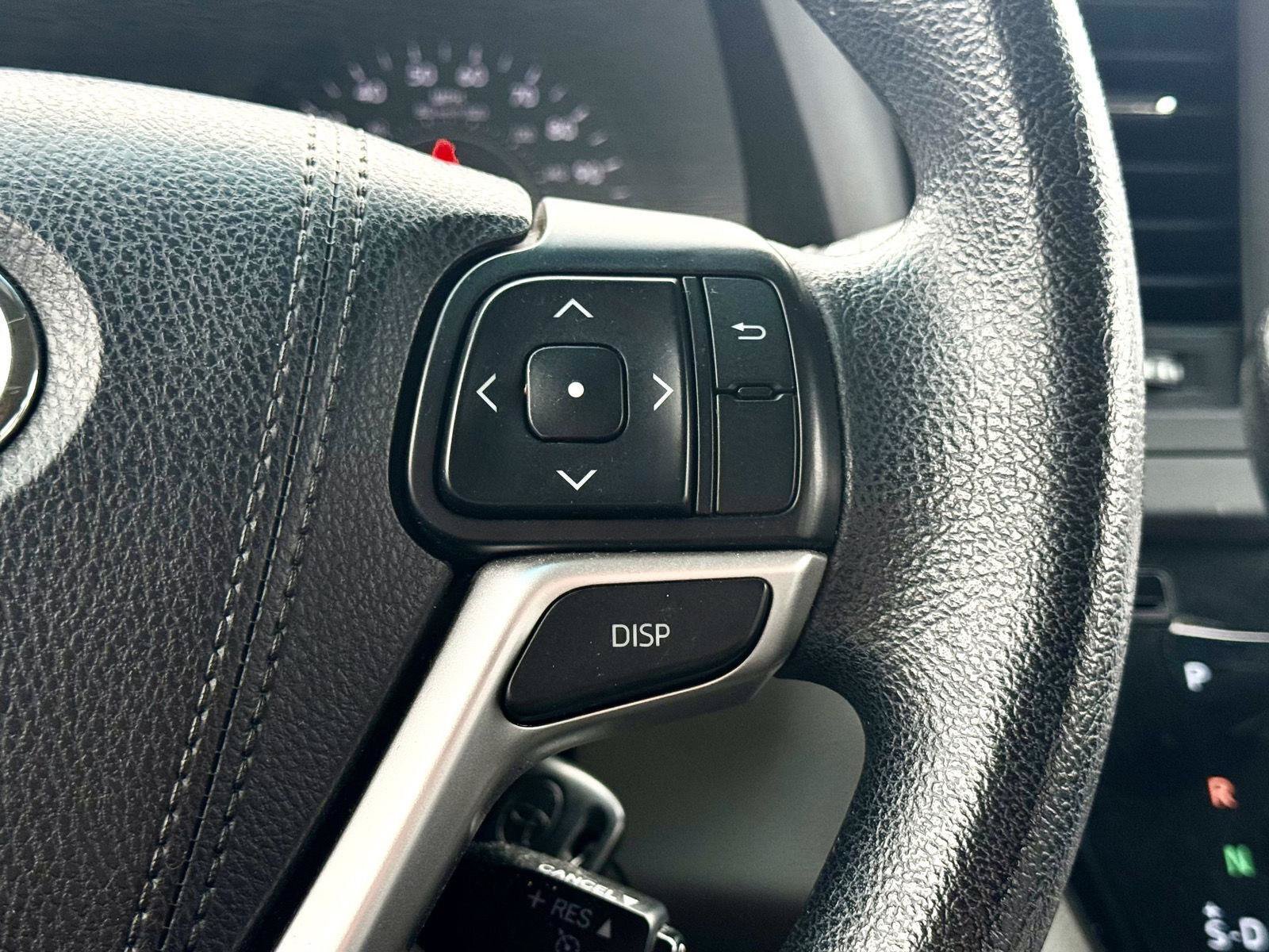 Used 2015 Toyota Sienna LE FWD image 22