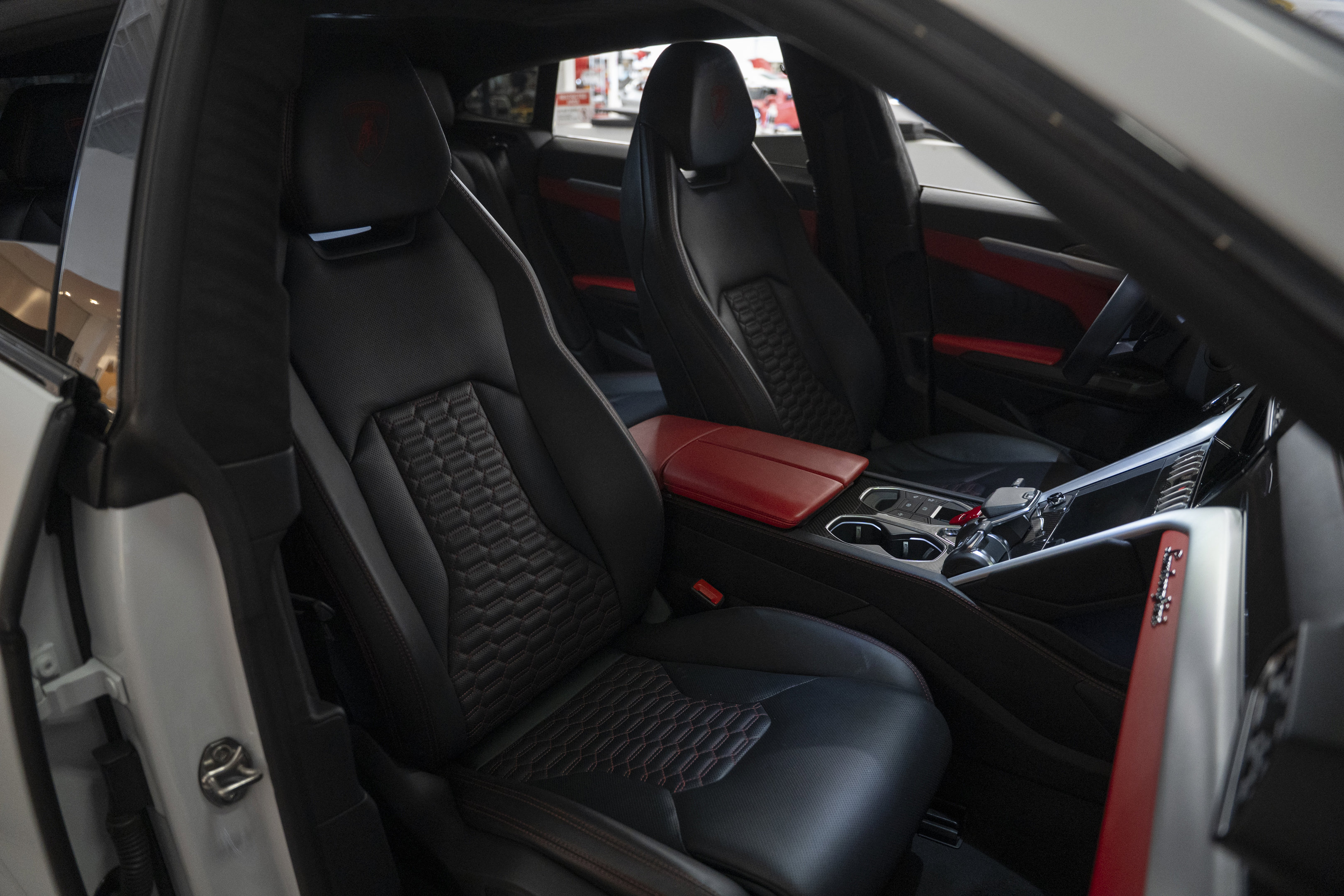 Used 2021 Lamborghini Urus AWD image 31