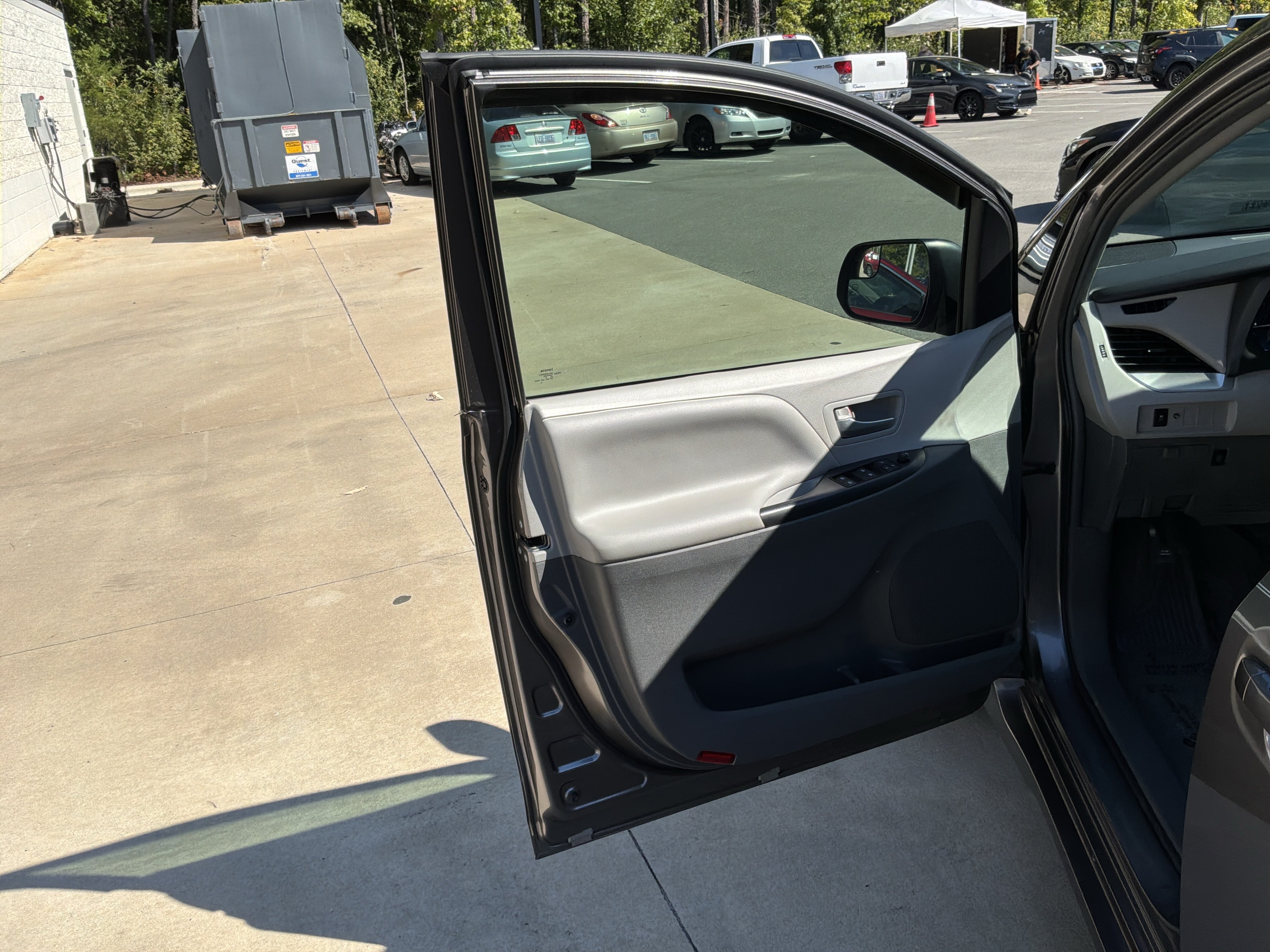 Used 2019 Toyota Sienna LE FWD image 14