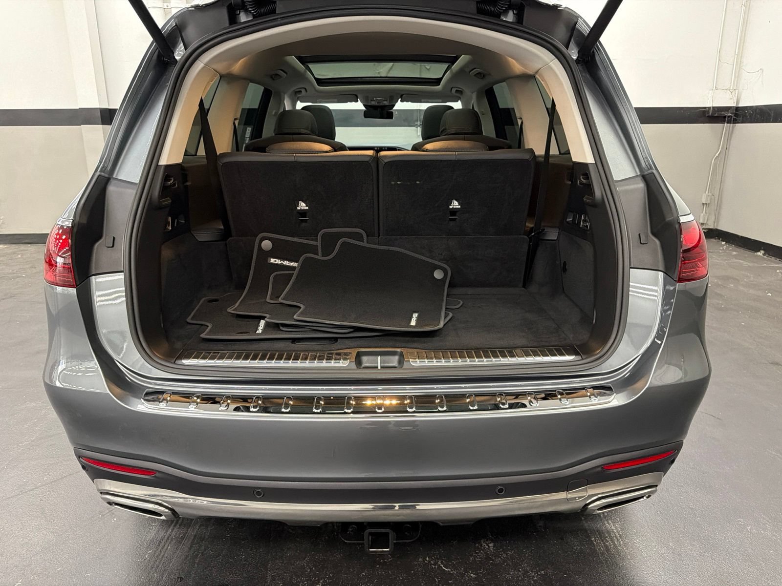 Used 2026 Mercedes-Benz GLS 450 4MATIC w/ AMG Line Exterior image 16