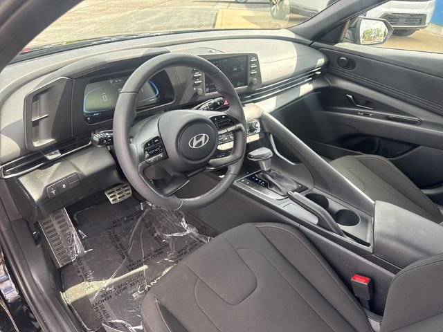 Used 2025 Hyundai Elantra Sport FWD image 14