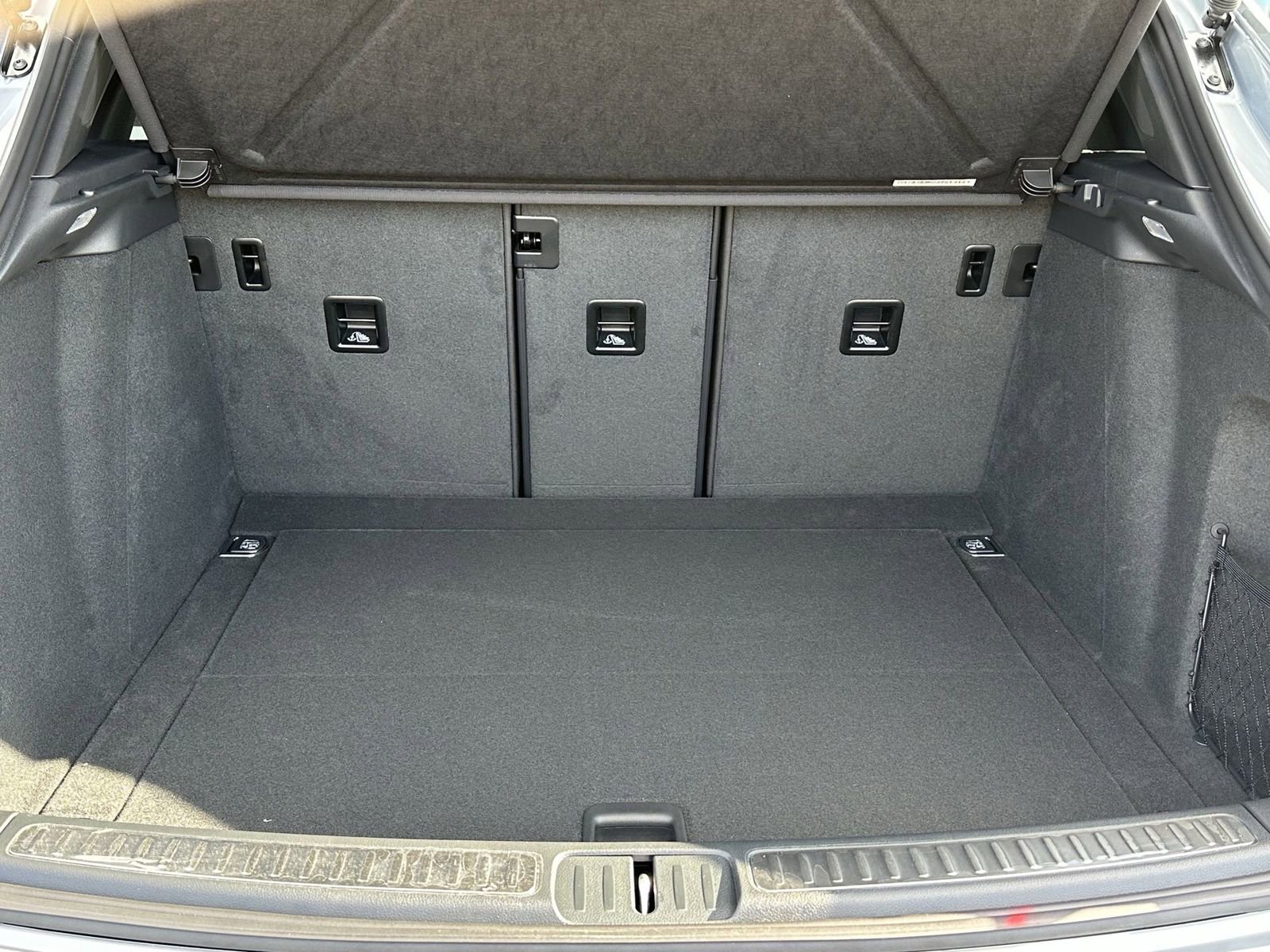 New 2026 Porsche Macan image 18