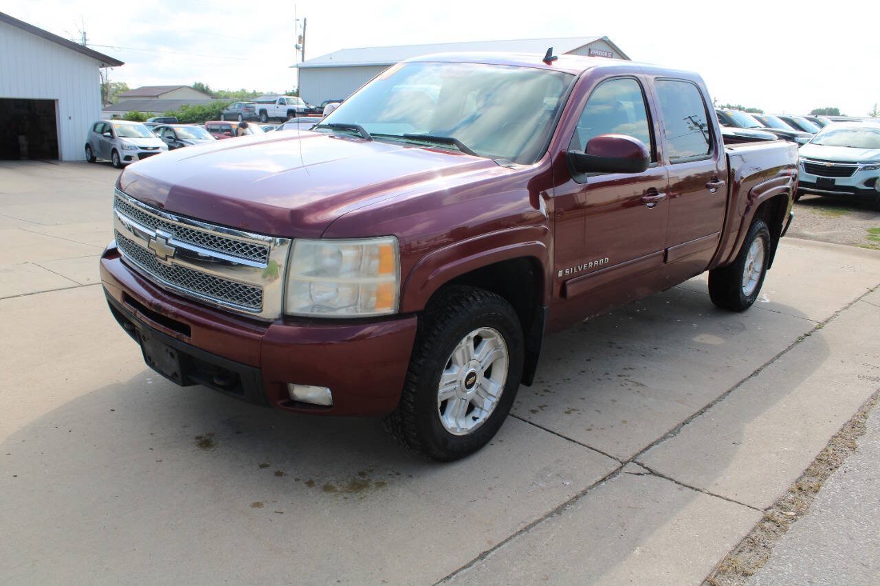 Used 2009 Chevrolet Silverado 1500 LTZ w/ LTZ Plus Package AWD/4WD image 2