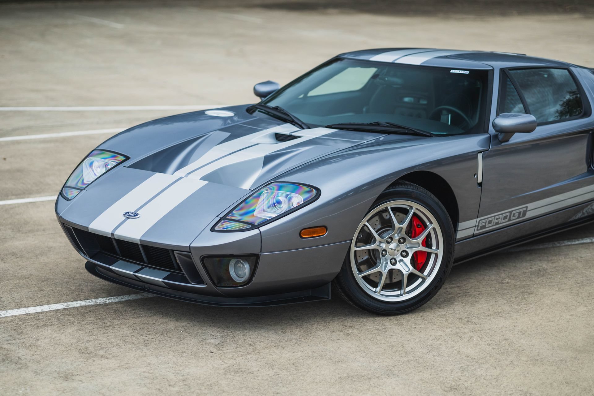 Used 2006 Ford GT RWD image 5