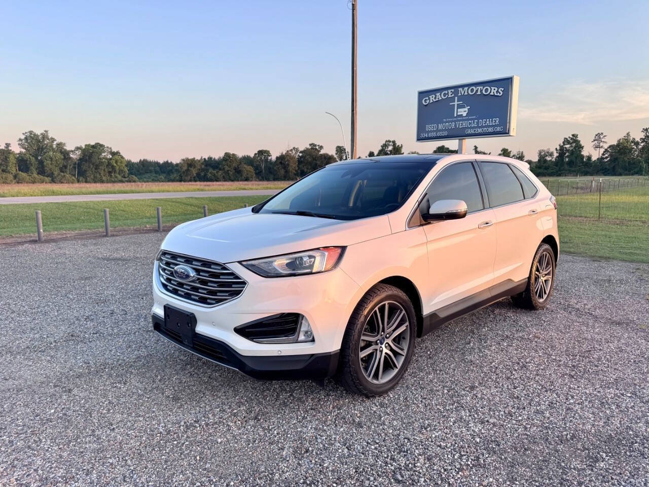 Used 2020 Ford Edge Titanium w/ Class II Trailer Tow Package AWD/4WD image 3
