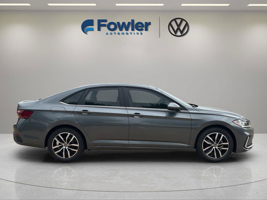 New 2026 Volkswagen Jetta SE FWD image 8