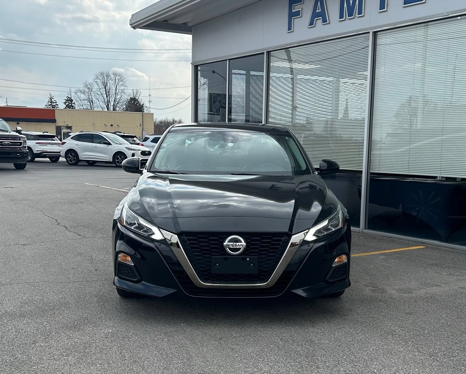 Used 2022 Nissan Altima 2.5 SR AWD/4WD image 2
