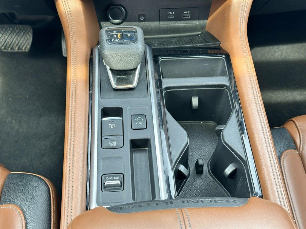 Used 2022 Nissan Pathfinder Platinum w/ Cargo Package image 18