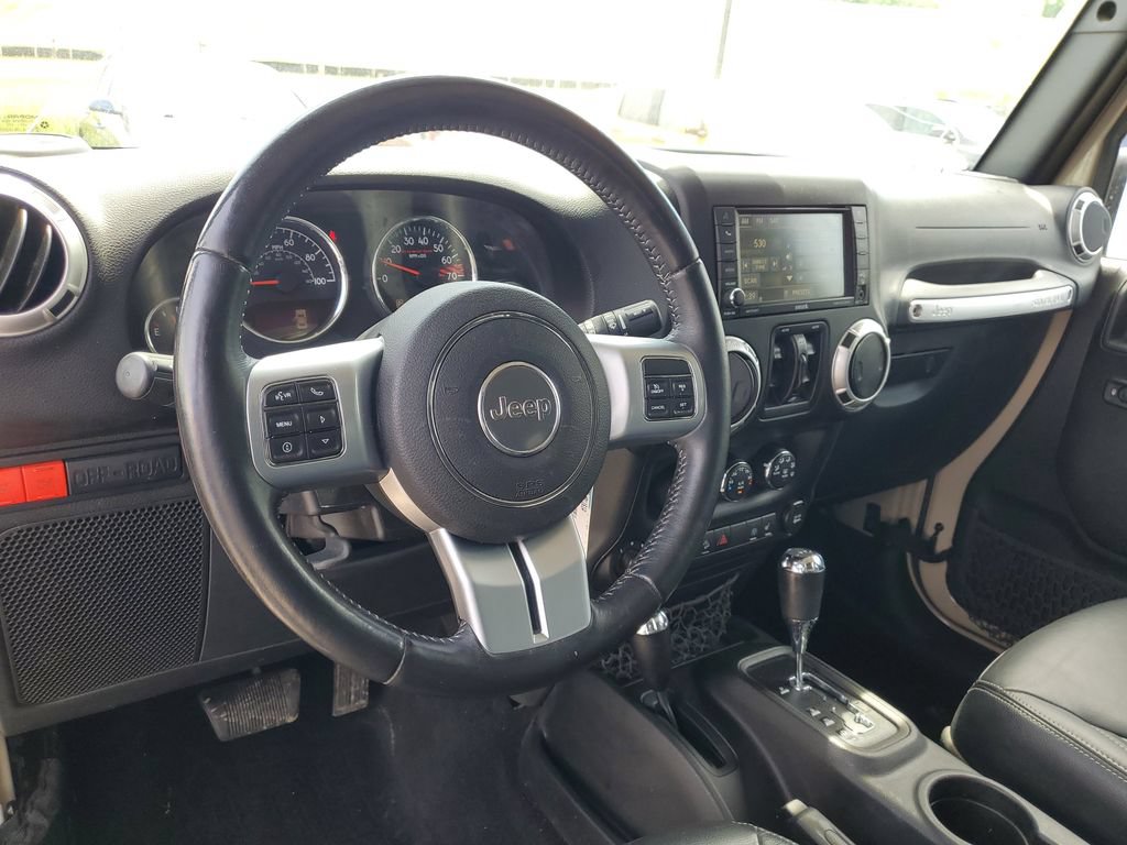 Used 2016 Jeep Wrangler Unlimited Rubicon AWD/4WD image 11