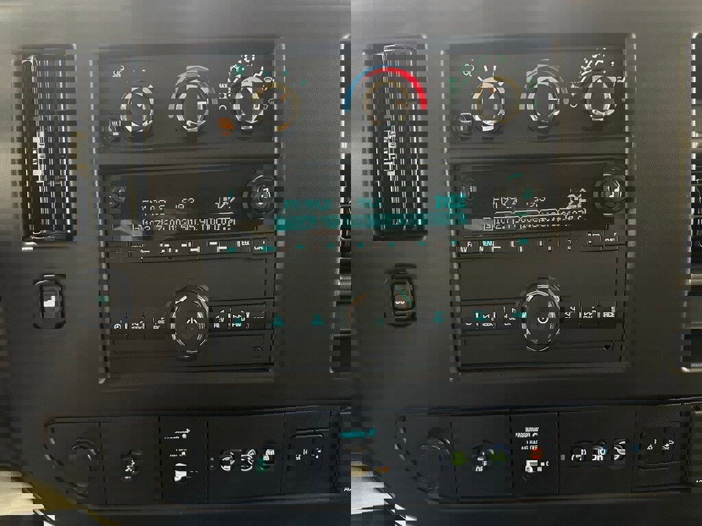 Used 2025 Chevrolet Express 3500 LT w/ LT Preferred Equipment Group image 26