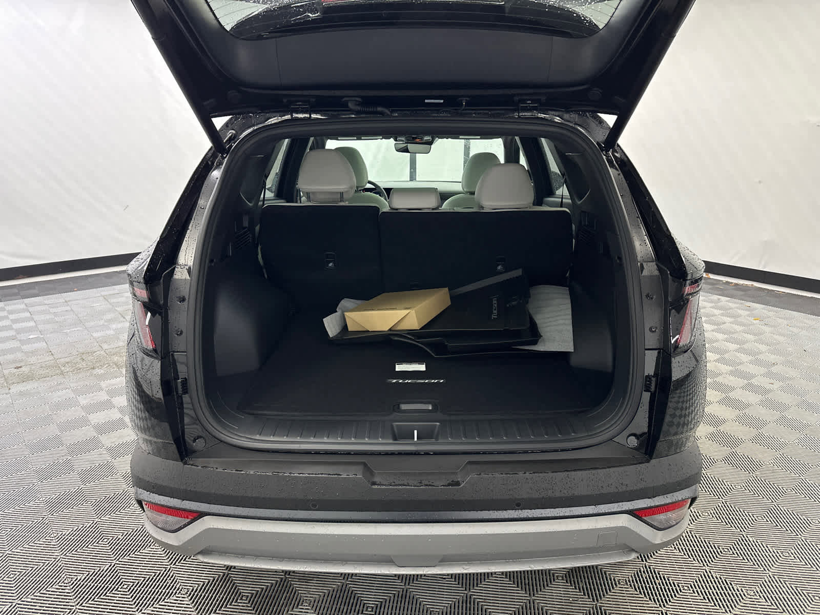 New 2026 Hyundai Tucson Limited w/ Tow & Go Package image 11