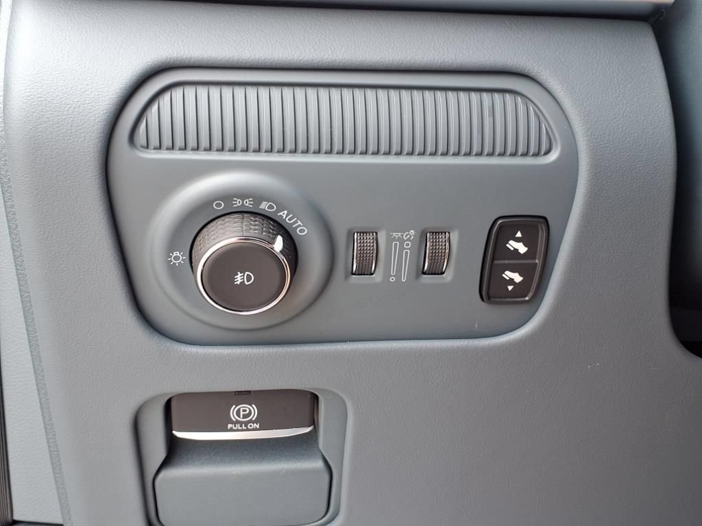 Used 2024 Jeep Grand Wagoneer Series III AWD/4WD image 21